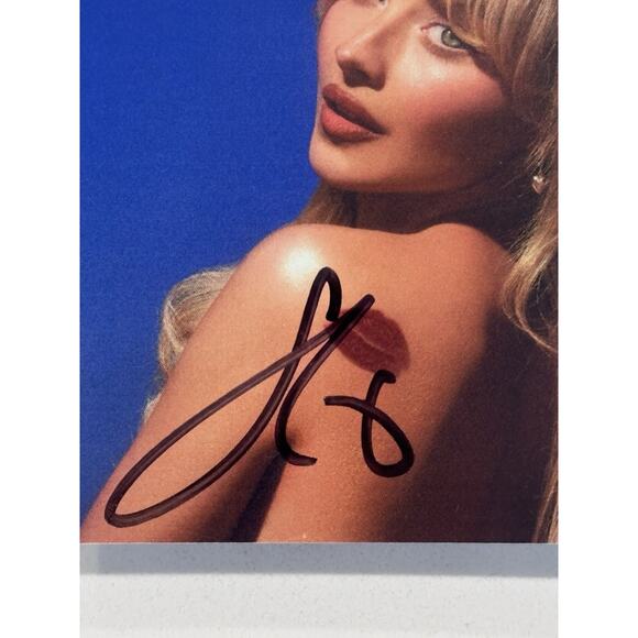 Sabrina Carpenter KISS On Front Short N’ Sweet Signed Photo And Signed Card - #3 - Picture 3 of 8